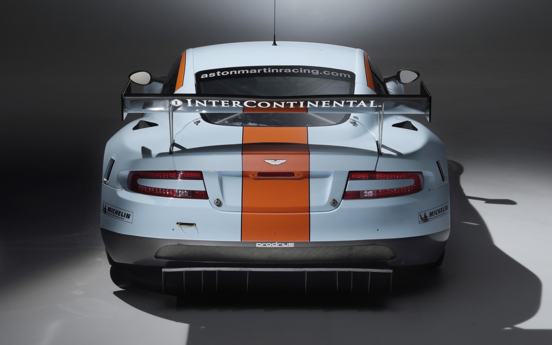Картинки Aston martin, dbr9, 2008, белый, вид сзади, стиль, спорт, авто фото и обои на рабочий стол