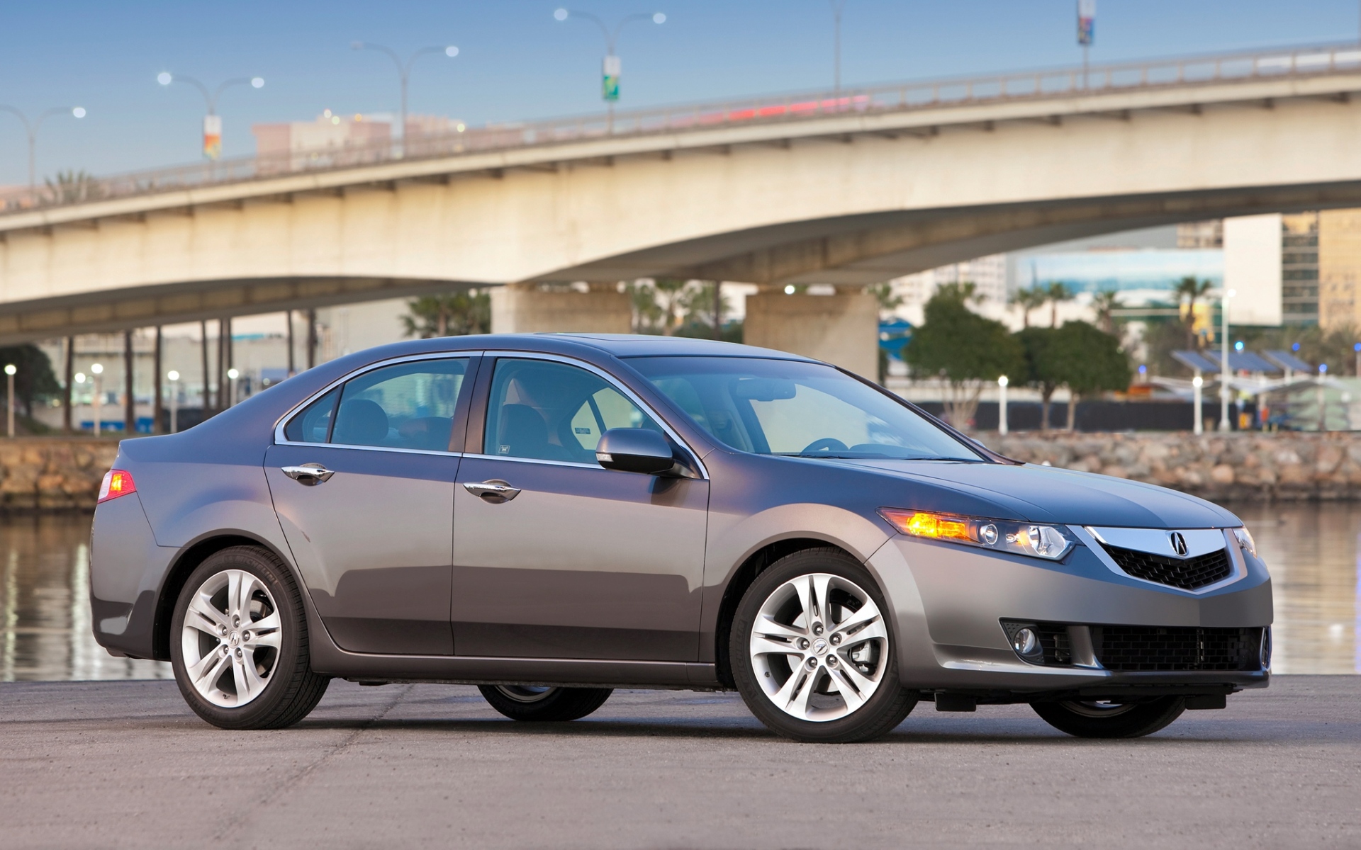 Картинки Acura, tsx, v6, серый, вид сбоку, стиль, автомобили, небо, мост, деревья, асфальт фото и обои на рабочий стол