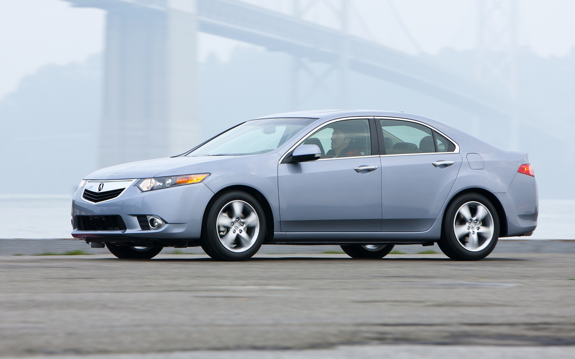 Картинки Acura, tsx, 2010, синий, вид сбоку, стиль, автомобили, скорость, туман, мост, асфальт фото и обои на рабочий стол