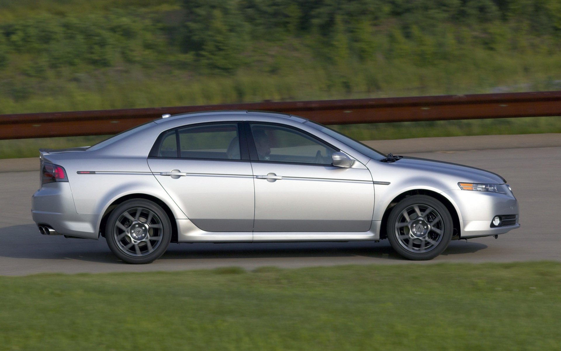 Картинки Acura, tl, 2007, серебристый металлик, вид сбоку, стиль, автомобили, скорость, природа, кустарники, трава фото и обои на рабочий стол