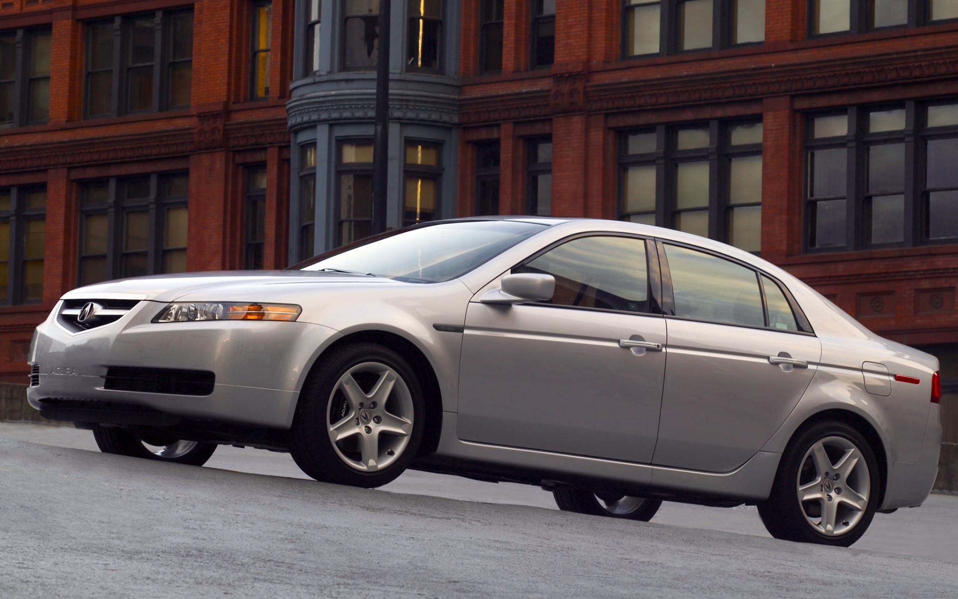 Картинки Acura, tl, 2004, белый металлик, вид сбоку, стиль, автомобили, здания, асфальт фото и обои на рабочий стол