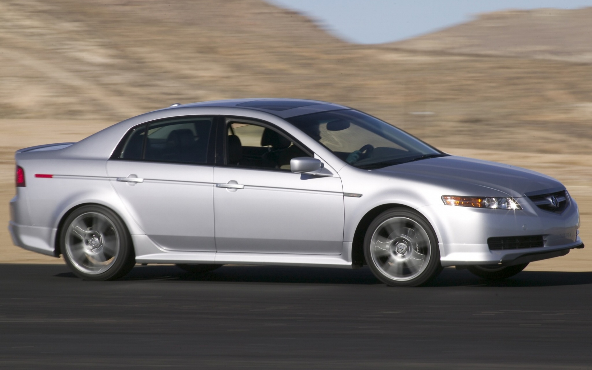 Картинки Acura, tl, 2004, серебристый металлик, вид сбоку, стиль, автомобили, скорость, горы, асфальт фото и обои на рабочий стол