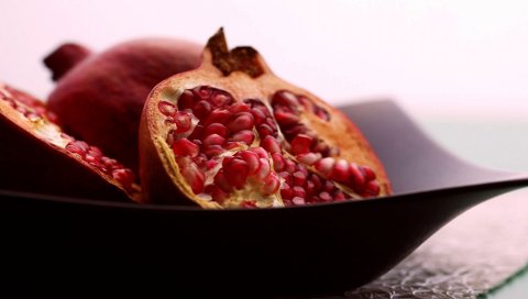 Гранат, зерно, тонкая кожа, тарелка