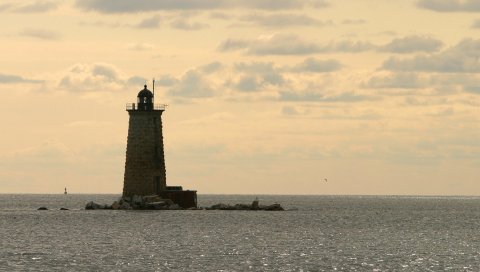 Маяк, море, солнце, пятна света, рябь, вечер