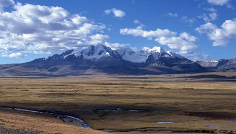 Горы, равнина, небо, облака, вода