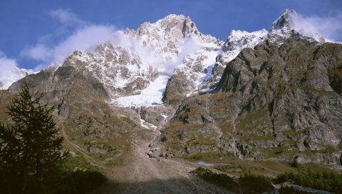 Горы, тень, верх, камни, трава, деревья, облака, елка