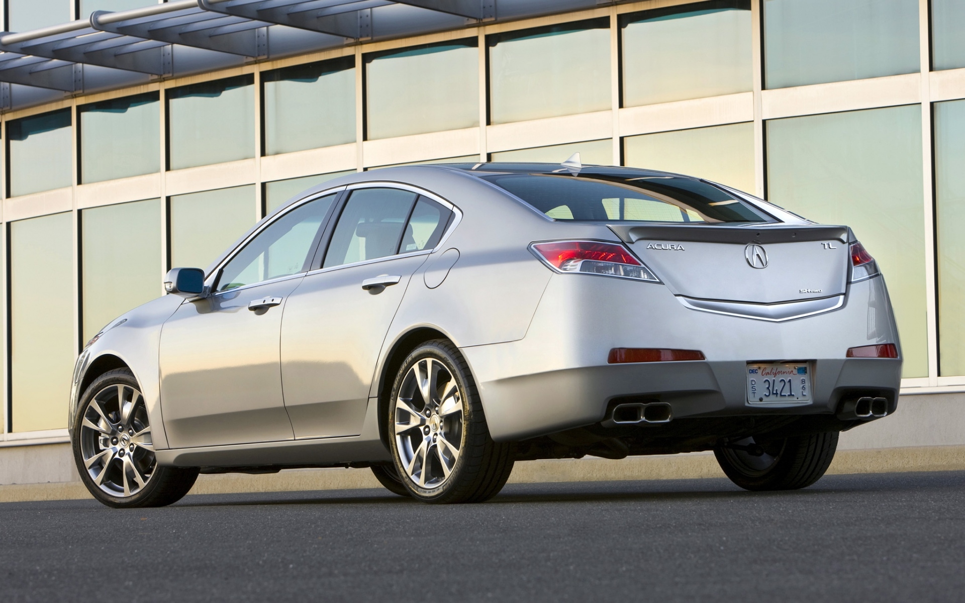Картинки Acura, tl, 2008, серебристый металлик, вид сбоку, стиль, автомобили, здания, асфальт фото и обои на рабочий стол