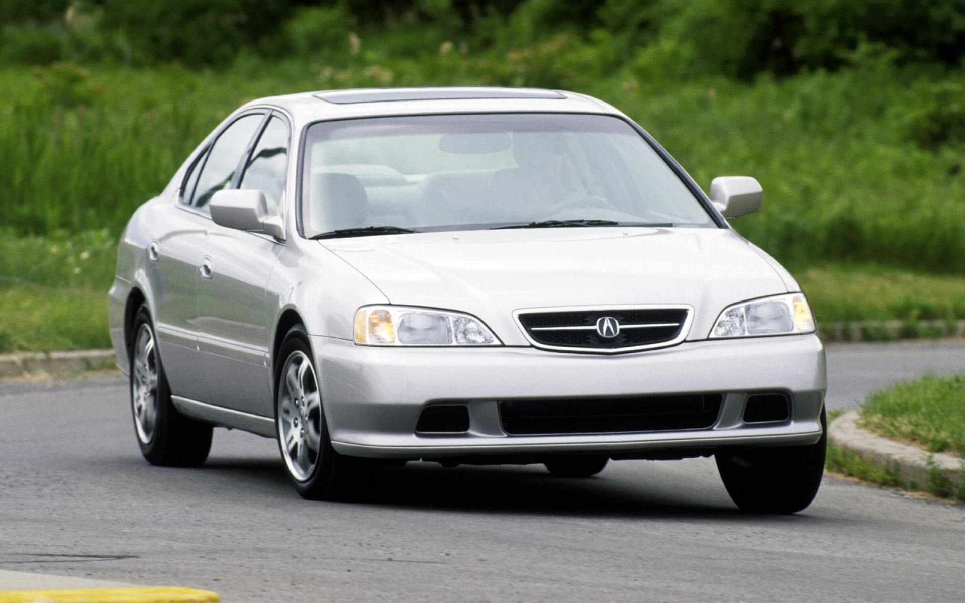 Картинки Acura, tl, 1999, металлический белый, вид спереди, стиль, автомобили, деревья, трава, асфальт фото и обои на рабочий стол