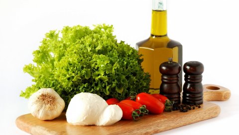 Овощи, зелень, салат, масло, специи