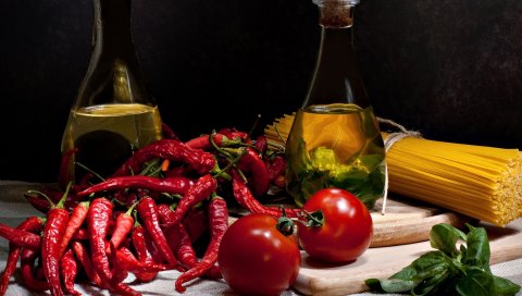 Спагетти, перец, помидоры, масло, графины