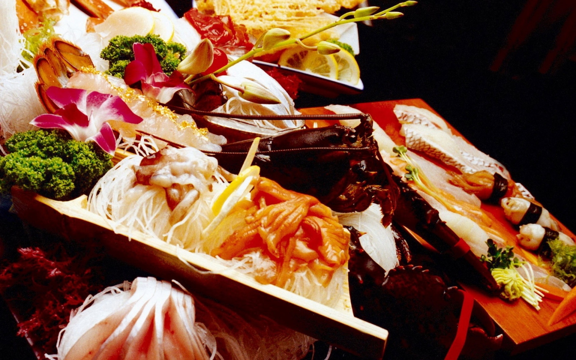 Картинки Суши, морепродукты, японская кухня, цветы фото и обои на рабочий стол