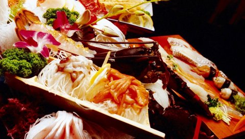 Суши, морепродукты, японская кухня, цветы