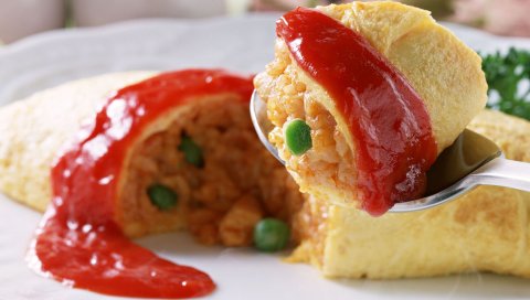 Кетчуп, блины, начинка, горох
