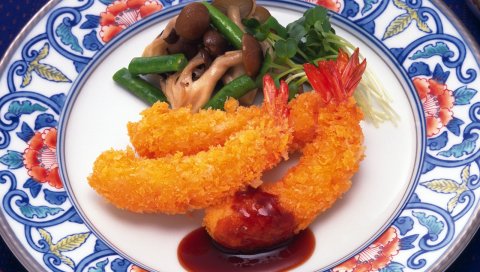 Креветки, соус, грибы, морепродукты, тарелки