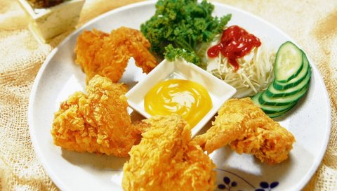 Крылья, курица, соус, тарелка