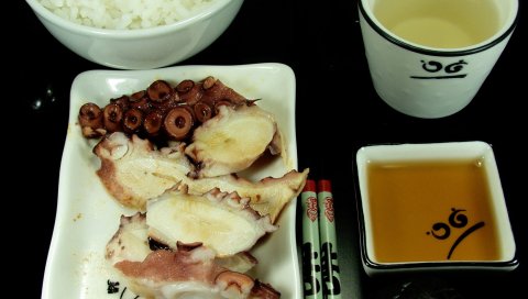 Рис, осьминог, палочки, соус, японская кухня