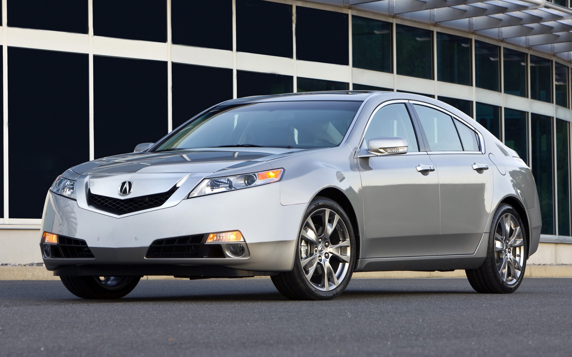 Картинки Acura, tl, 2008, серебристый металлик, вид спереди, стиль, автомобили, здания, асфальт фото и обои на рабочий стол