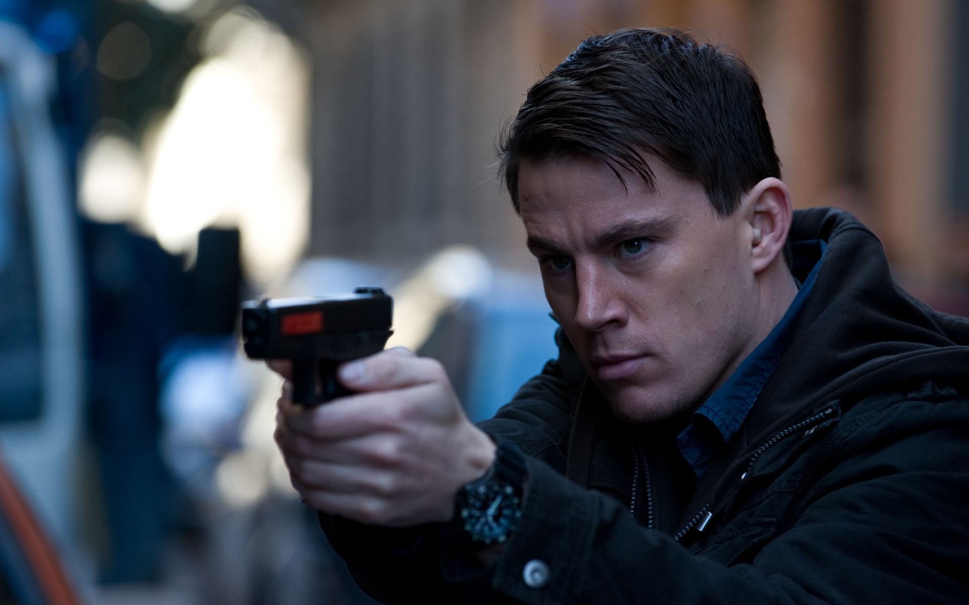 Картинки Channing tatum, актер, брюнетка, концентрированный, оружие фото и обои на рабочий стол