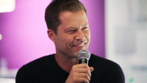 Til schweiger, актер, мужчина, брюнетка, микрофон, улыбка, щетина