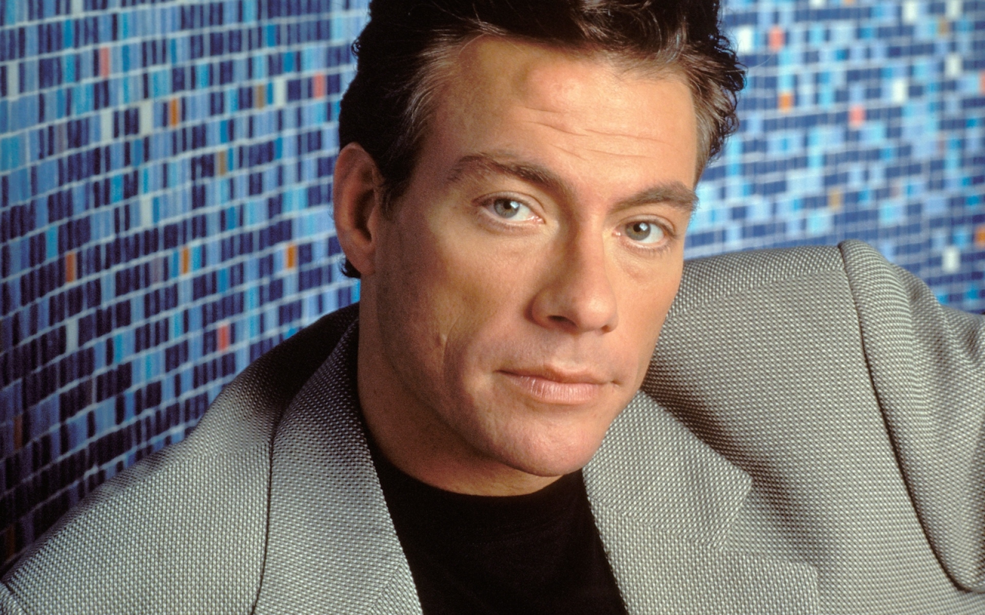 Картинки Jean-claude van damme, актер, мужчина, милый, голливуд, брюнетка, молодой, куртка фото и обои на рабочий стол