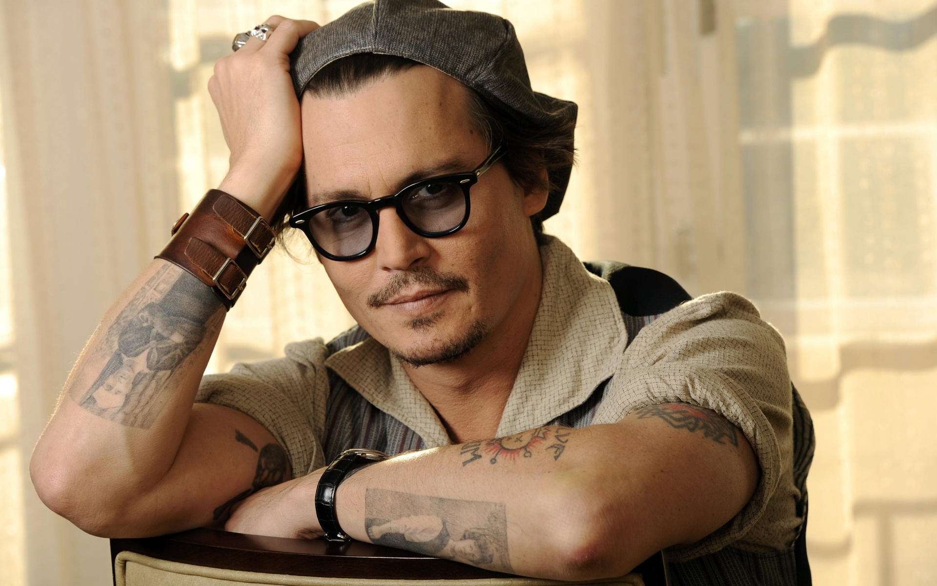 Картинки Johnny depp, принимает актера, человека, татуировки фото и обои на рабочий стол