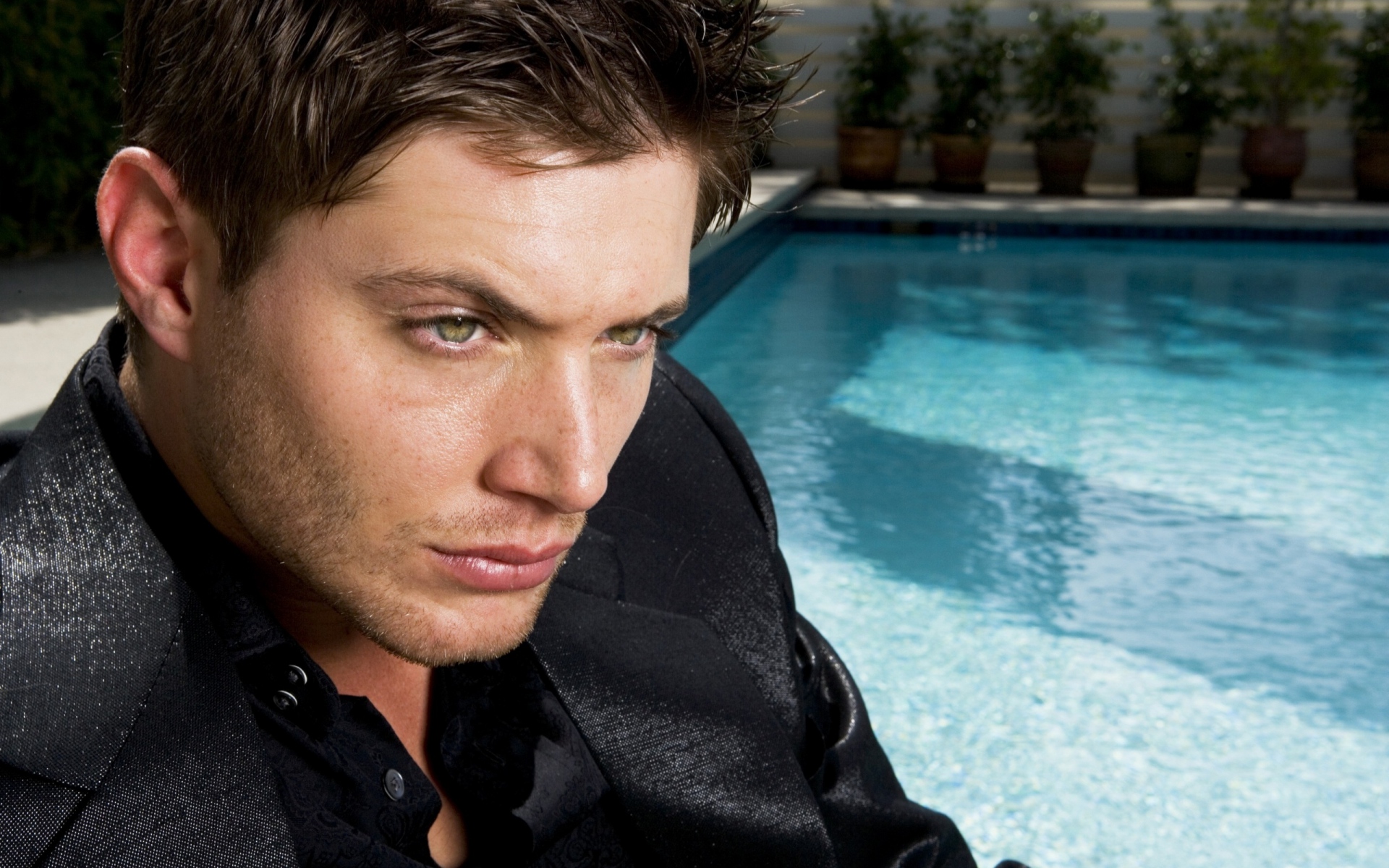 Картинки Jensen ackles, знаменитость, лицо, глаза, задумчивость, брюнетка фото и обои на рабочий стол