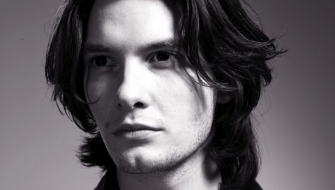 Ben barnes, актер, брюнетка, мужчина, длинные волосы, задумчивый, черный белый