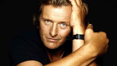 Rutger hauer, актер, блондин, молодой, руки, часы, задумчивый, улыбка