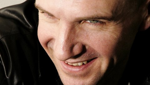 Ralph fiennes, лицо, актер, улыбка, глаза, волосы