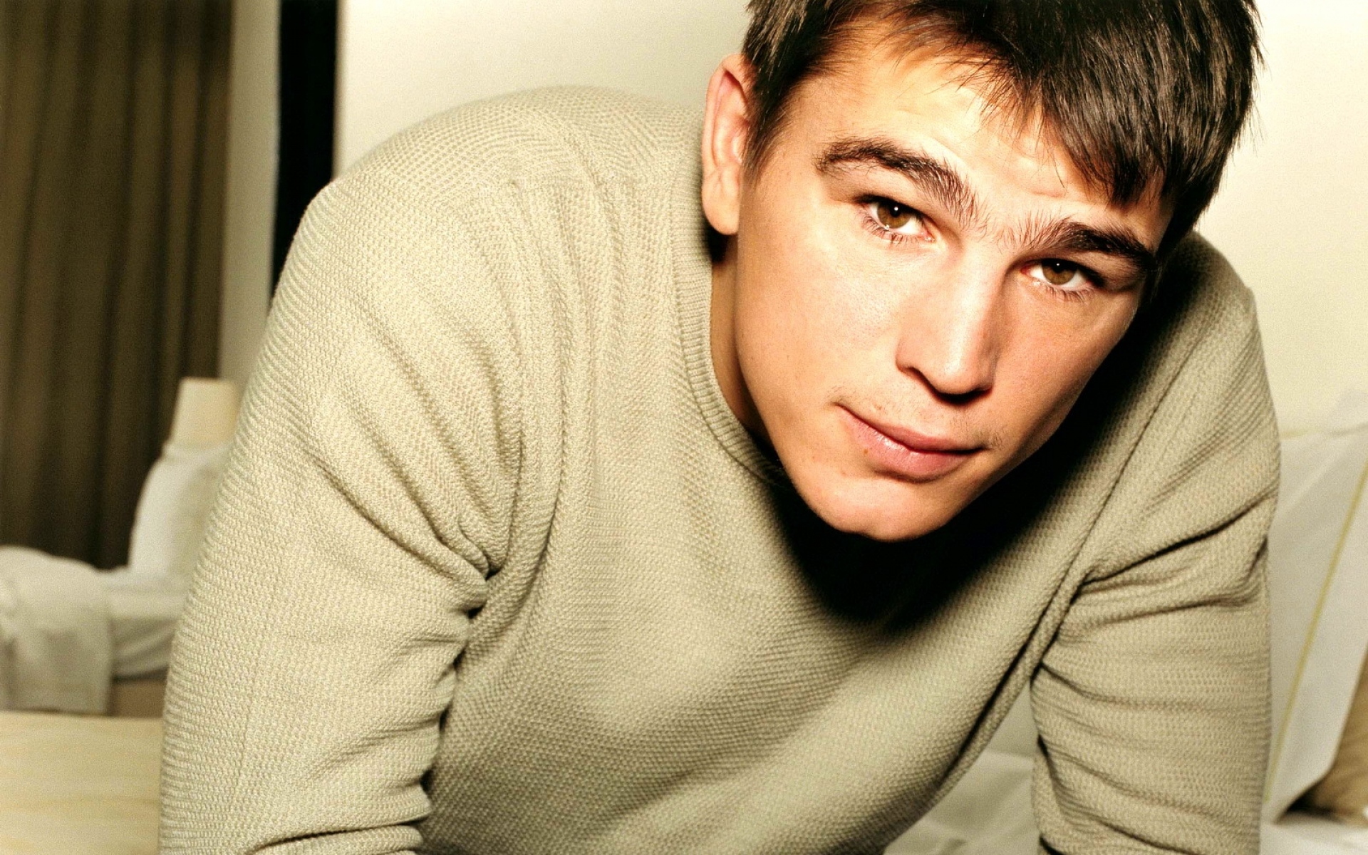 Картинки Josh hartnett, актер, красивый, куртка, глаза, задумчивость фото и обои на рабочий стол