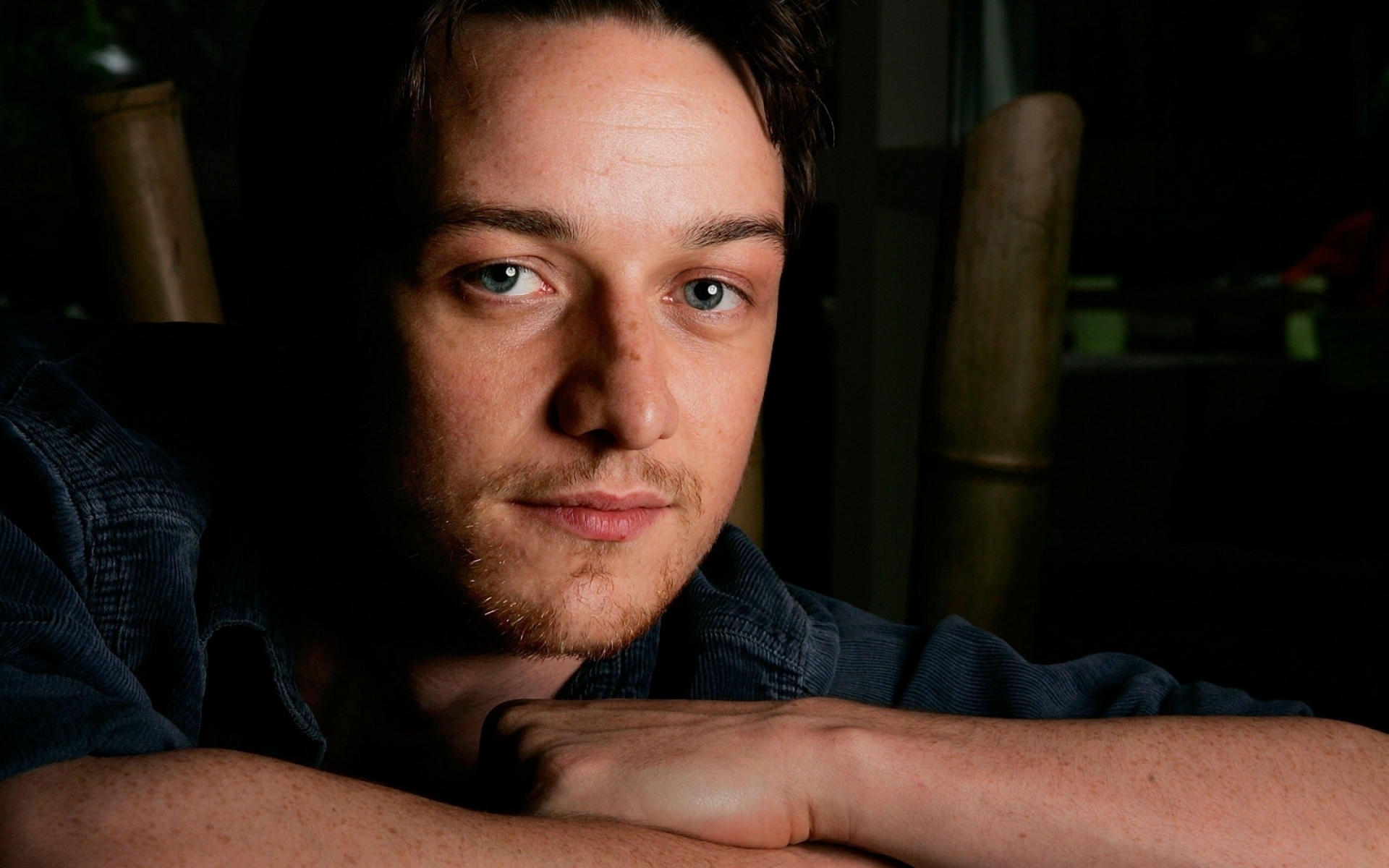 Картинки James mcavoy, актер, голубые глаза, руки, очаровательные фото и обои на рабочий стол