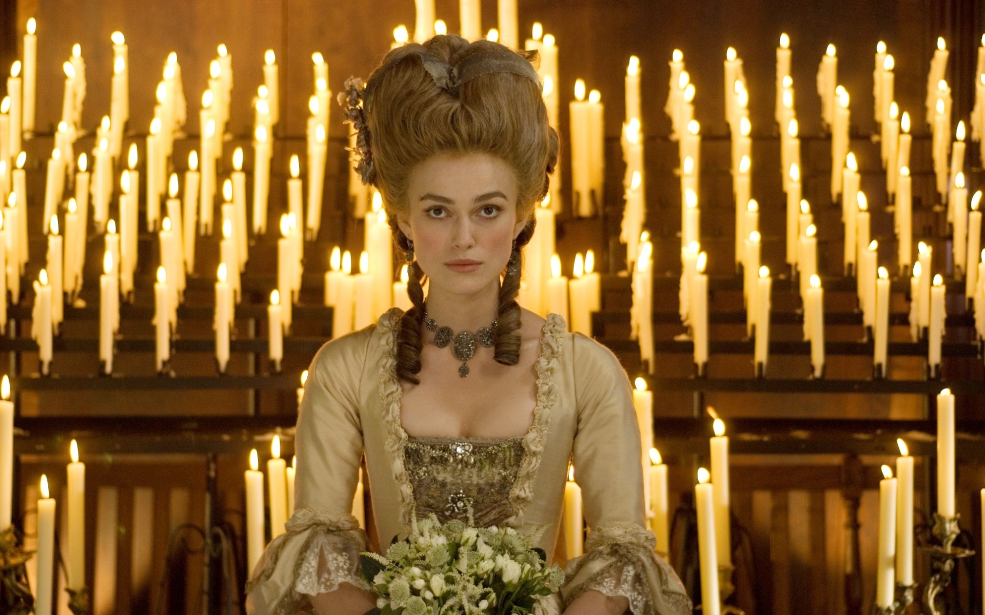 Картинки Герцогиня, georgiana, keira knightley, платье, свечи фото и обои на рабочий стол