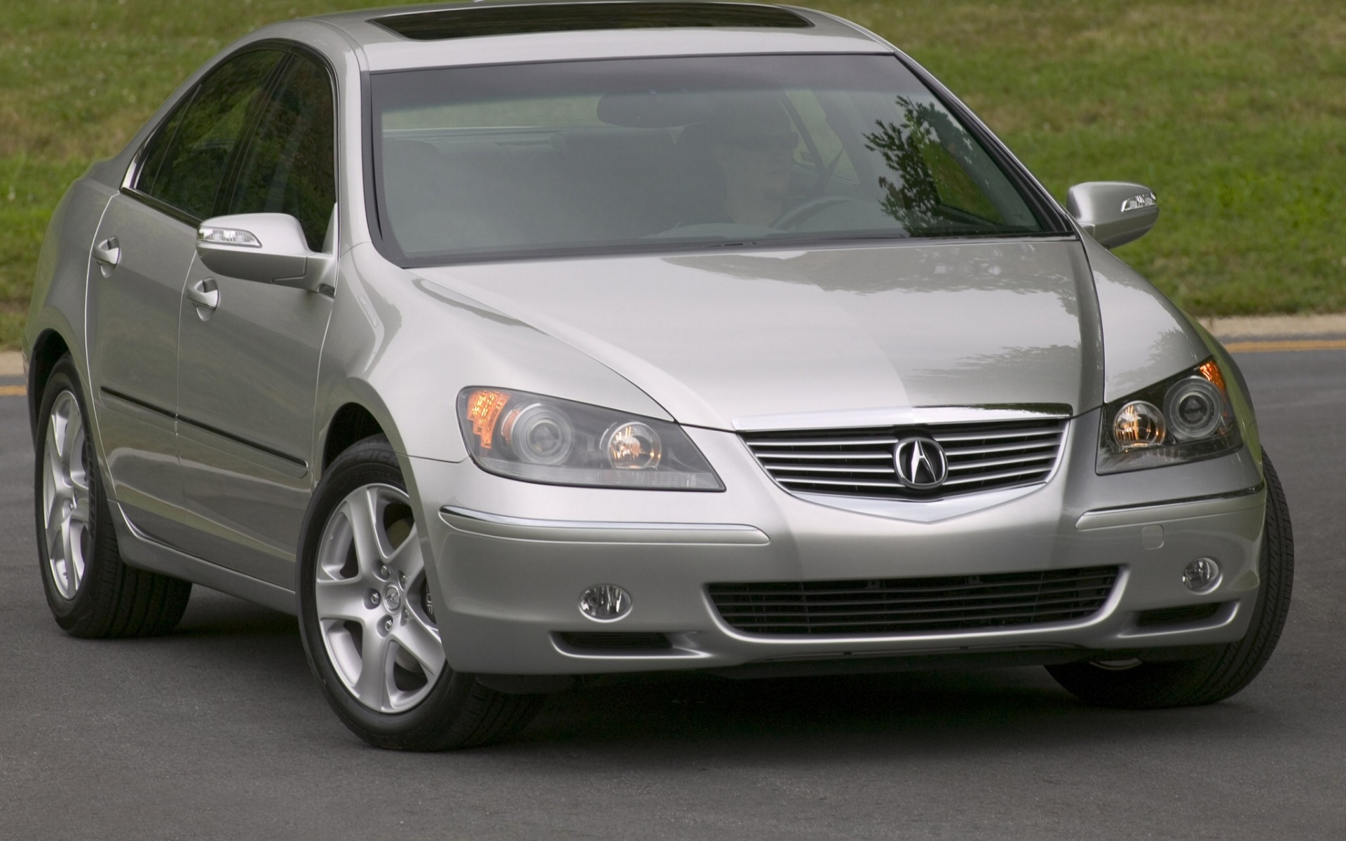 Картинки Acura, rl, серебристый металлик, вид спереди, авто, трава фото и обои на рабочий стол
