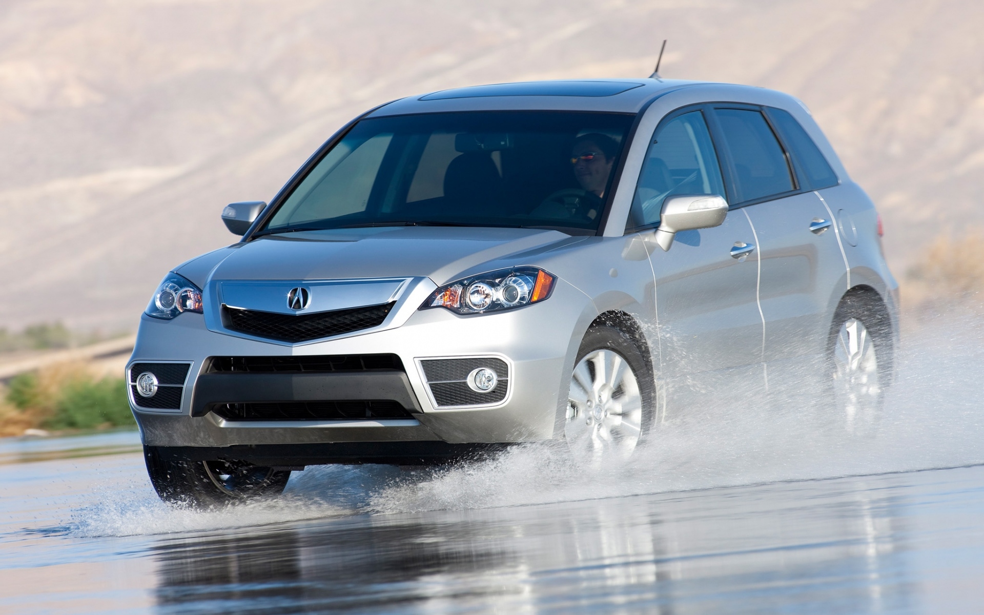 Картинки Acura, rdx, серебристый металлик, вид спереди, джип, авто, мокрый асфальт, спрей, природа фото и обои на рабочий стол
