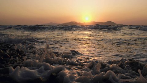 Море, пена, брызги, спад