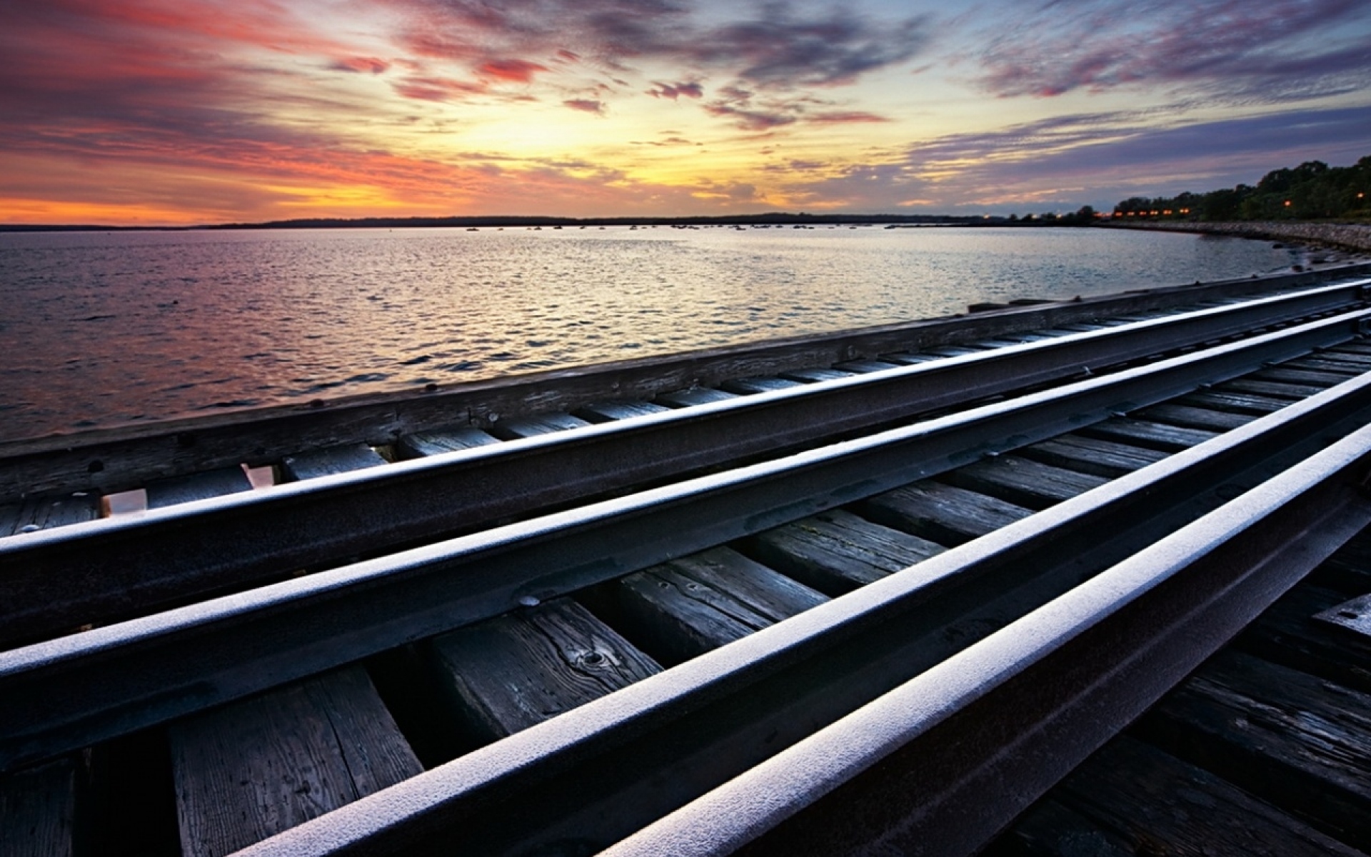 Railway. Рельсы. Рельсы закат. Рельсы в море. Железная дорога у моря.