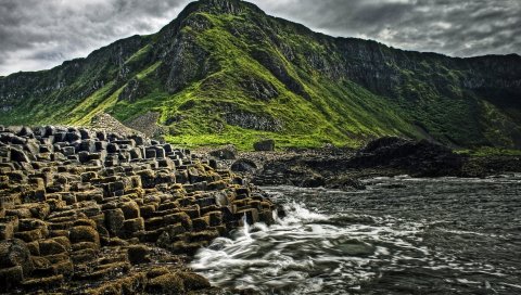 Камни, море, волны, гора, зелень, спуск, каскады