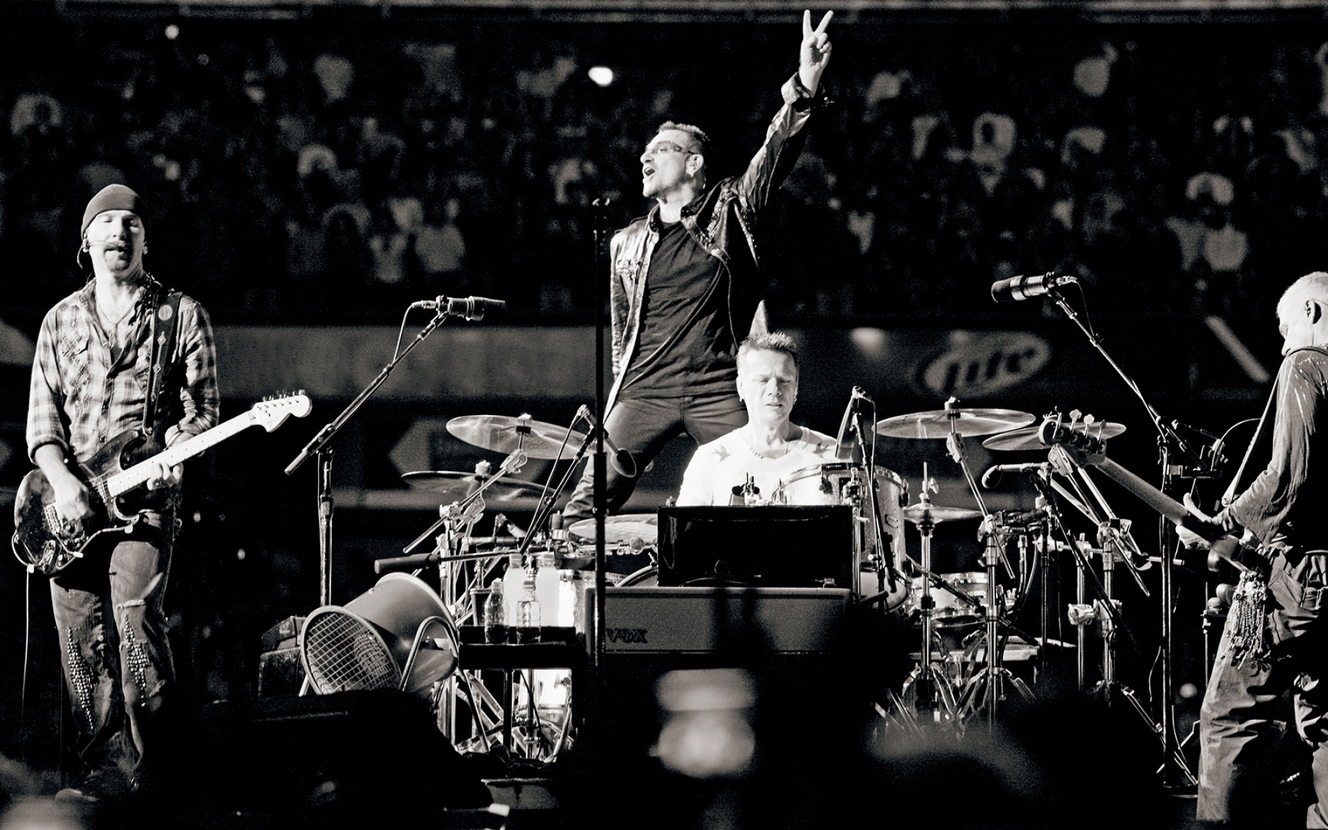 Картинки U2, сцена, барабан, гитары, шоу фото и обои на рабочий стол