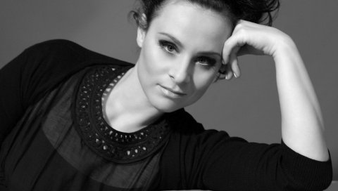 Trijntje oosterhuis, девушка, платье, рука, лицо