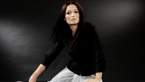 Tarja turunen, девушка, рубашка, руки, лицо