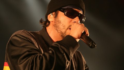 Samy deluxe, микрофон, очки, колпачок, щетина