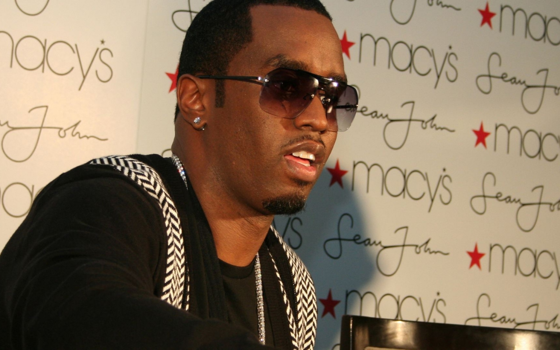 P Diddy. Богатый музыкант. Самый богатый музыкант в мире. Шон Джон.