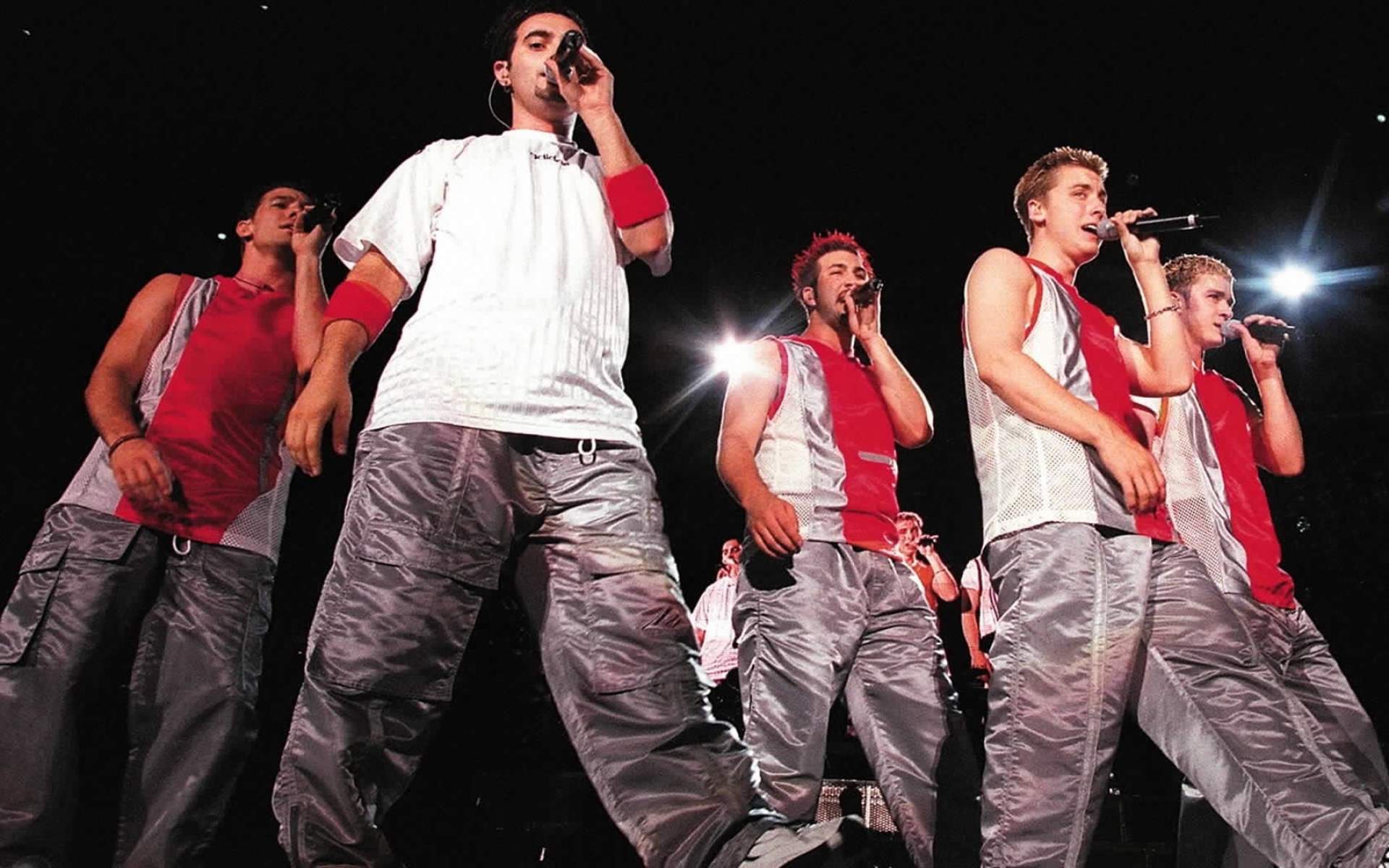 Картинки Nsync, группа, брюки, свет, микрофоны фото и обои на рабочий стол