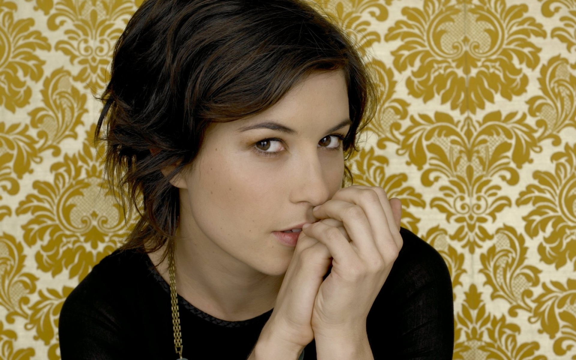 Картинки Missy higgins, девушка, стрижка, платье, фон фото и обои на рабочий стол
