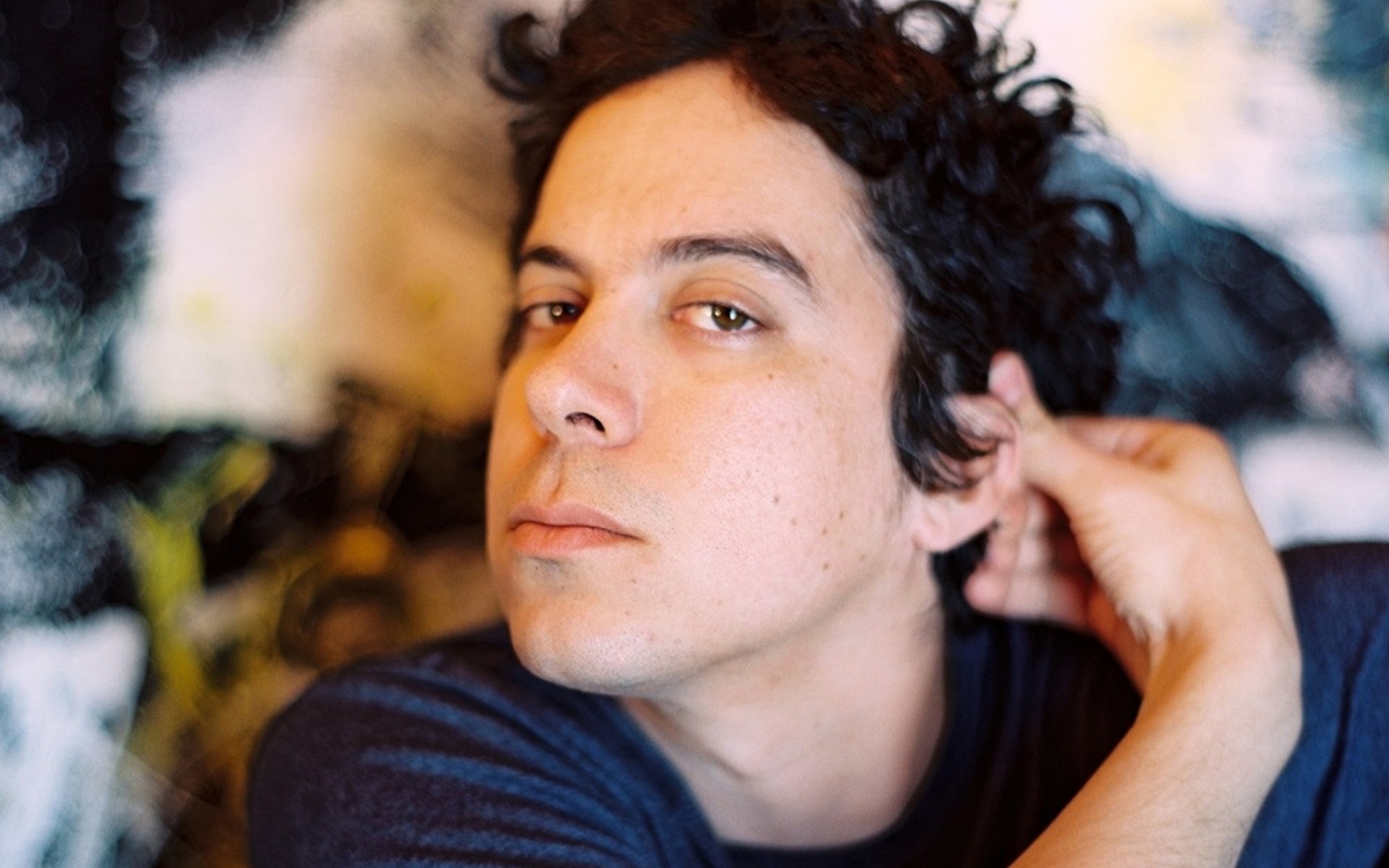Картинки M ward, лицо, человек, рука, ухо фото и обои на рабочий стол