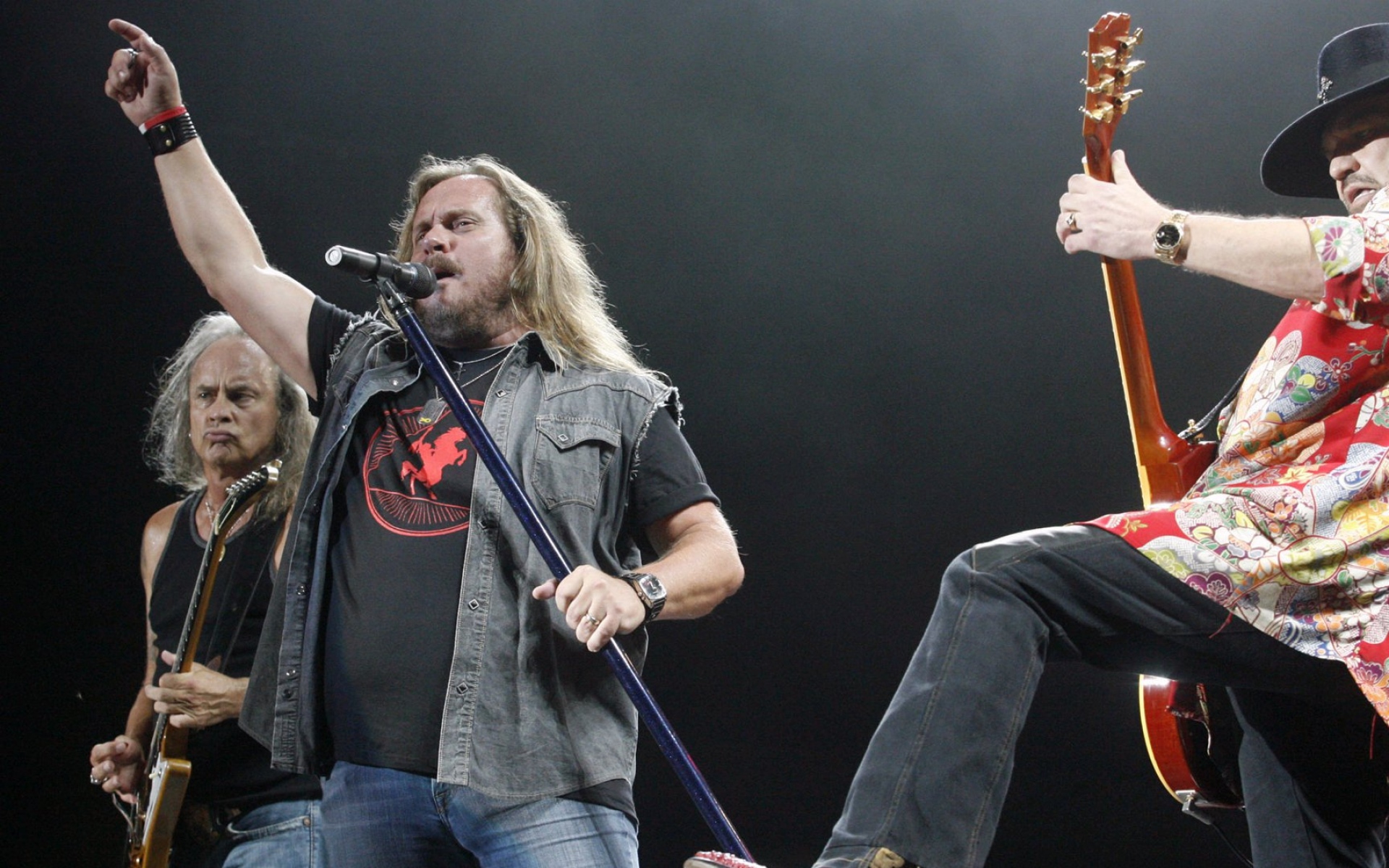 Картинки Lynyrd skynyrd, группа, шоу, сцена, микрофон фото и обои на рабочий стол