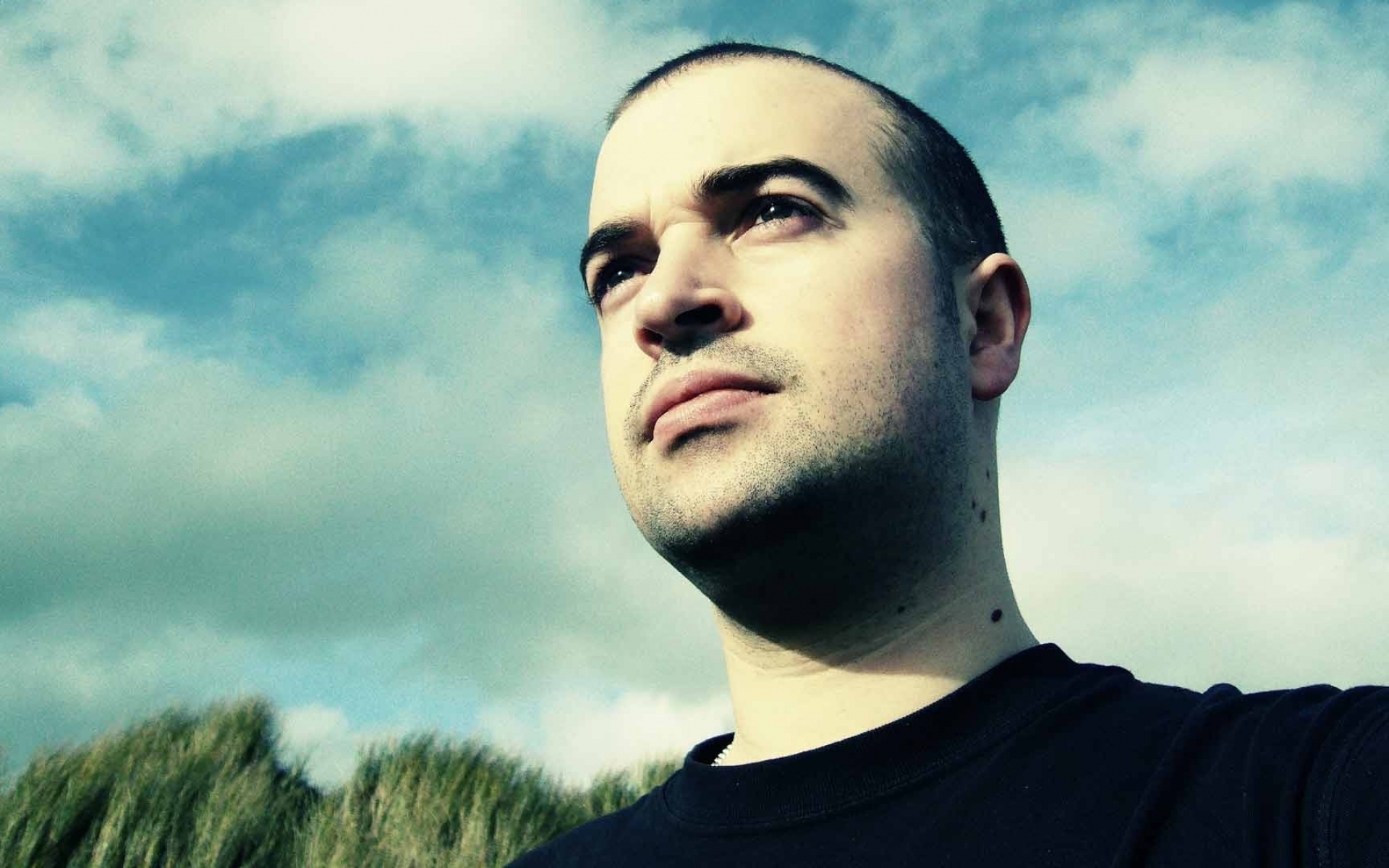 Картинки John ocallaghan, лицо, взгляд, небо, солнечный свет фото и обои на рабочий стол