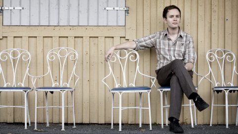 Jens lekman, стулья, дом, стена, рука