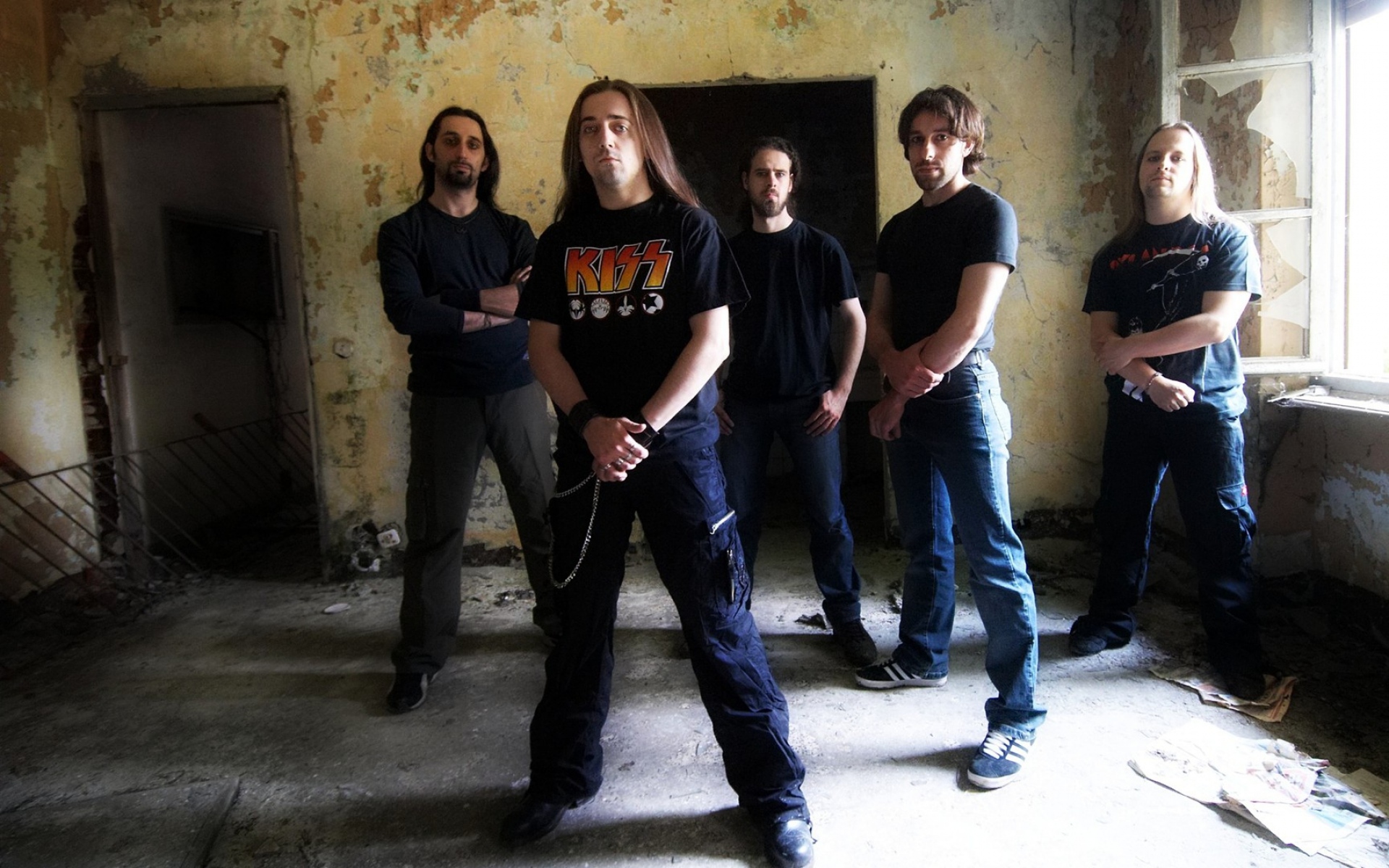 Картинки Lvenking, band, t-shirts, room, window фото и обои на рабочий стол