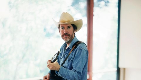 Dave rawlings, шляпа, гитара, комната, окна